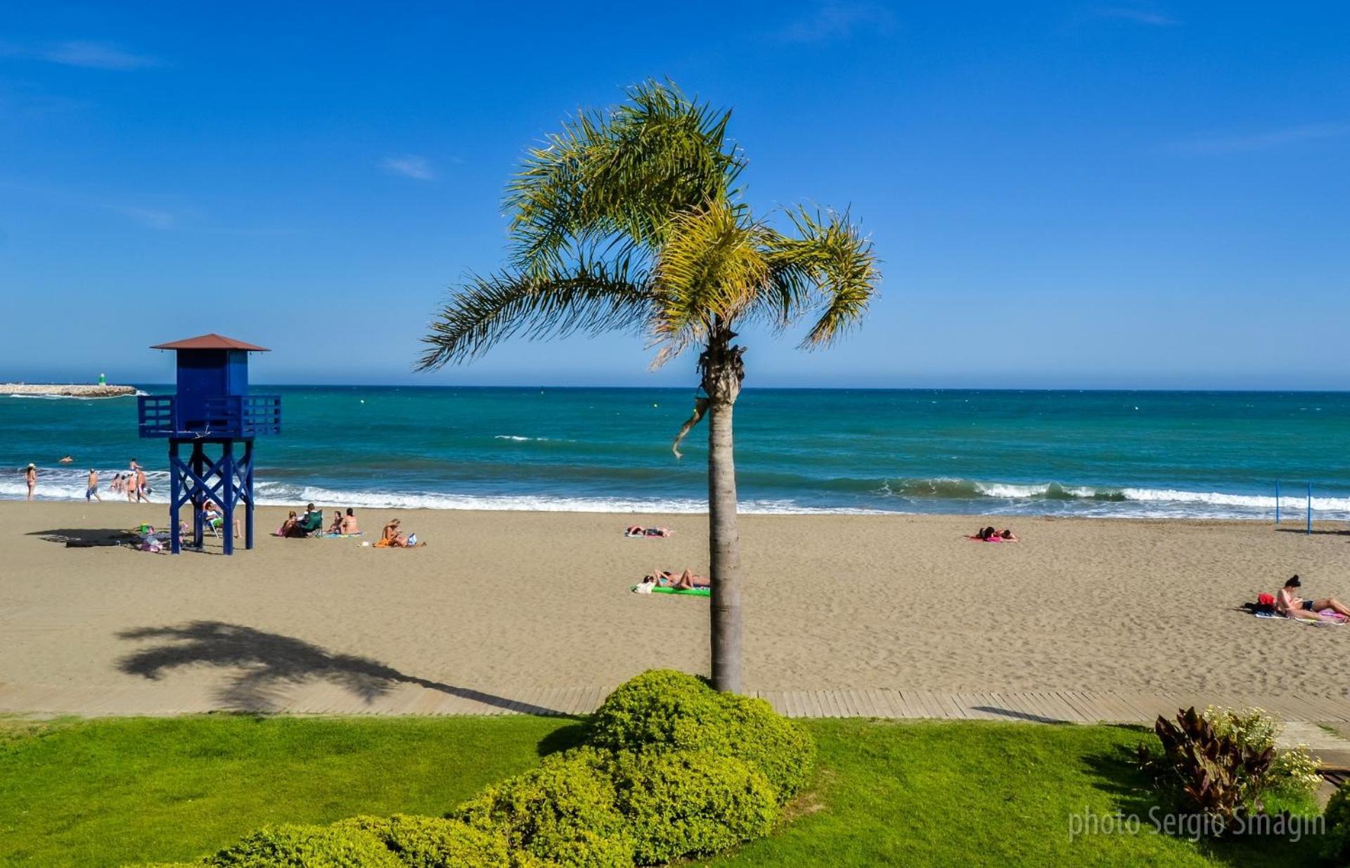 Benalbeach 1010 - Vista Al Mar - Piscina Todo El Ano - Primera Linea De Playa Benalmádena Eksteriør bilde